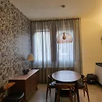 Casa Moderna Nel Centro Di アパート イーモラ