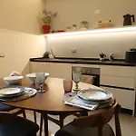 Casa Moderna Nel Centro Di アパート イーモラ