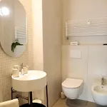 Casa Moderna Nel Centro Di アパート
